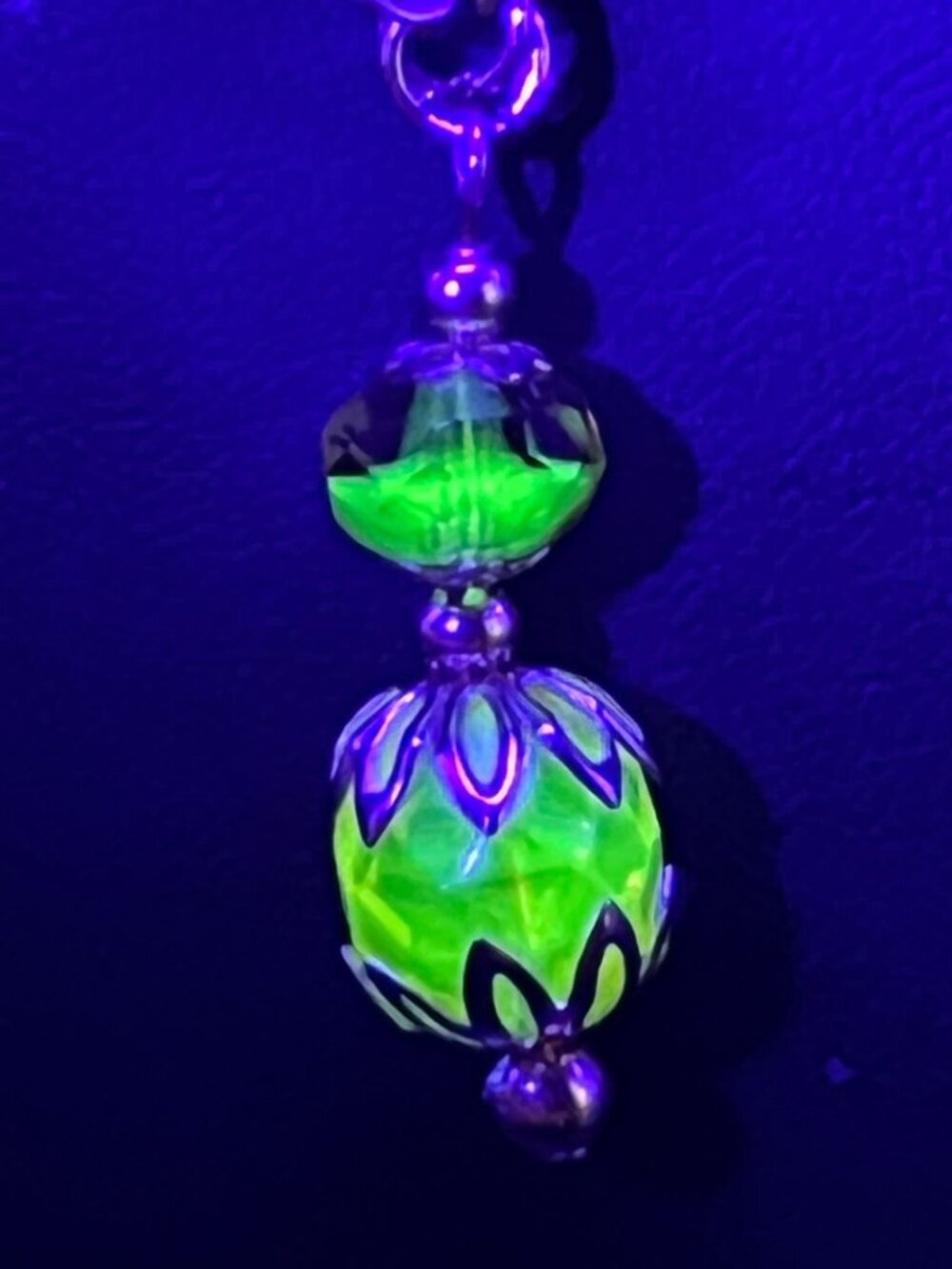 Amber Uranium Glass Bead Necklace UV Reactive Glows Green Gold-Toned Metal - Picture 6 of 9